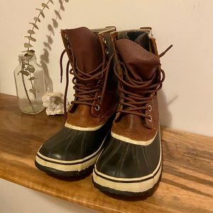 Sorel snow boots in great condition, barely worn